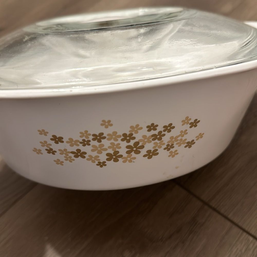 Libby’s 2 quart casserole dish with lid